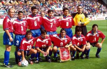 Este es el equipo titular de la competencia. Nelson Acosta era el entrenador.