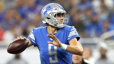 Uno de los contratos más controversiales en los últimos años fue el que le otorgaron los Lions a su quarterback. Stafford solamente ha jugado tres partidos de postemporada únicamente, pero aún así Detroit le aseguró ganar $12 millones 100 mill dólares por campaña hasta 2023.