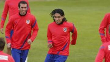 <b>VOLVIÓ AL GRUPO. </b>Falcao se entrenó ayer por la tarde en el Calderón después de no poder hacerlo el martes debido a una gastroenteritis.