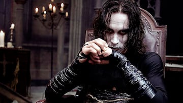 El director de la película original de ‘El cuervo’ se suma a las críticas al remake y recuerda la muerte de Brandon Lee