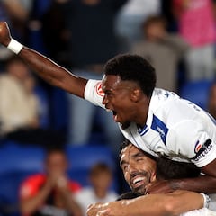 Goleada para confirmar el liderato