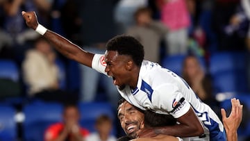 Goleada para confirmar el liderato