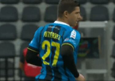 El insólito descuido de Cris Martínez y su error de camiseta