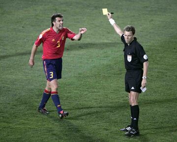 12 tarjetas en total, todas amarillas en 69 partidos.