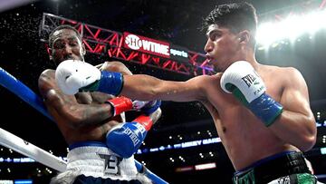 Cr&oacute;nica del Mikey Garc&iacute;a vs Robert Easter por el WBC e IBF del ligero.