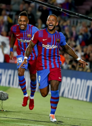 Se valora su asociación con el gol y su resiliencia, pero si finalmente aterriza Lewandowski, su rol podría verse reducido a la mínima expresión, ya que la banda izquierda será para Ansu y Ferran. Si no llega un 9 top, el holandés seguiría e incluso se le plantearía una renovación para que no se marche gratis en 2023.