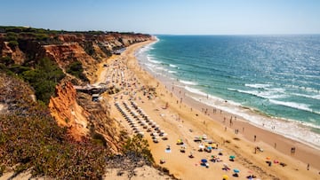 Mejor que Ibiza y Mallorca: Portugal presume de tener la mejor playa del mundo y apta para el invierno