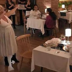 Una soltera conquista a su cita tras convertirse en Marilyn Monroe
