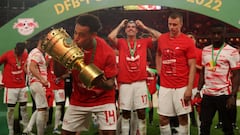 Tyler Adams, de la Selección de Estados Unidos, levantó el trofeo de Copa en Alemania de la mano del Leipzig y Domenico Tedesco. Ingresó en el tiempo extra.