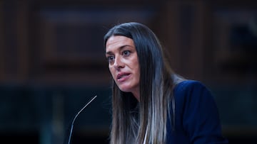 La diputada y portavoz de Junts, Miriam Nogueras, durante la primera sesión del debate de investidura de Pedro Sánchez como presidente de Gobierno, en el Congreso de los Diputados, a 15 de noviembre de 2023, en Madrid (España). El Salón de Plenos del Congreso acoge hoy y mañana, 16 de noviembre, el debate de investidura del presidente del Gobierno en funciones, Pedro Sánchez. El secretario general del PSOE tiene el apoyo de 179 diputados de los 350 del Congreso. Está previsto que votarán a favor de que el líder socialista sea presidente del Gobierno tras exponer su programa PSOE, Sumar, ERC, Junts, EH Bildu, PNV, BNG y Coalición Canaria frente a los 171 en contra de PP, Vox y UPN. El acto se celebra en un momento de tensión por las concentraciones en la sede del PSOE en Ferraz y protestas en contra de la ley de amnistía registrada por los socialistas que beneficia a los implicados del 'procés'.
15 NOVIEMBRE 2023;INVESTIDURA;CONGRESO;PSOE;SÁNCHEZ;PP;VOX;SUMAR;JUNTS;BILDU;BNG;AMNISTÍA;ERC;POLÍTICA;DIPUTADOS
Gustavo Valiente / Europa Press
15/11/2023