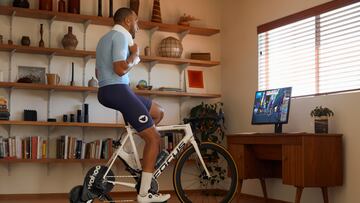 Imagen del nuevo rodillo Wahoo KICKR CORE Zwift One