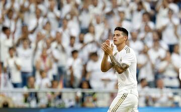 El jugador colombiano fue cambiado en el minuto 56 por Vinícius. En la salida, James dirigió unas palabras a su entrenador Zidane.