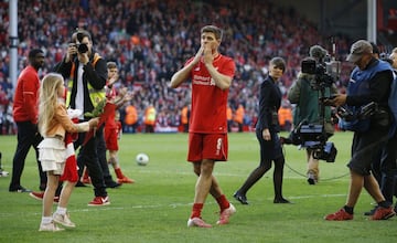 El Liverpool es unos de los equipos que m¨¢s mitos ha sumado a la historia del f¨²tbol: Dalglish, Owen, Fowler, etc. Sin embargo, Steven Gerrard siempre tendr¨¢ un lugar privilegiado en Anfield. Su despedida del templo del ¡®You will never walk alone¡± despu¨¦s de 17 temporadas vistiendo la camiseta de los reds quedar¨¢ en el recuerdo de todo aficionado al f¨²tbol.