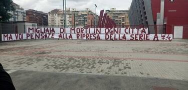 Los ultras del Torino se movilizan contra la vuelta del fútbol