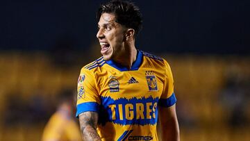 La divertida broma de Carlos Salcedo en el vestidor de Tigres tras ganar el Clásico Regio