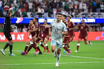 INGLEWOOD, CALIFORNIA - JUNE 26: Orbelin Pineda of Mexico reacts after missing a penalty during the CONMEBOL Copa America 2024 Group B match between Venezuela and Mexico at SoFi Stadium on June 26, 2024 in Inglewood, California.   Buda Mendes/Getty Images/AFP (Photo by Buda Mendes / GETTY IMAGES NORTH AMERICA / Getty Images via AFP)