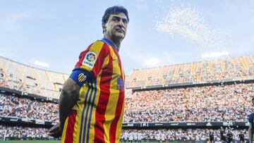 Kempes, en el partido de leyendas del Centenario del Valencia.