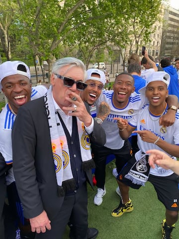 La icónica foto de Ancelotti con el puro en la celebración del título de Liga que el Real Madrid conquistó en 2022.