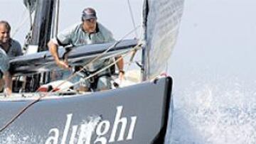 <b>Precisión Suiza</b>. El Alinghi es el actual campeón de la competición y en campo de regatas de Valencia está dando un gran espectáculo