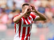EIBAR, SPAIN - OCTOBER 05: Jonathan Dubasin of Real Sporting celebrates after scoring his team's first goal during the Liga Hypermotion V match between SD Eibar and Real Sporting at Estadio Ipurua on October 05, 2024 in Eibar, Spain. (Photo by Ion Alcoba Beitia/Getty Images)