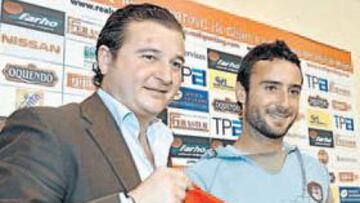 <b>DÍA DE PRESENTACIONES. </b>Jorge Pina, arriba, e Iván Hernández, a la izquierda, fueron presentados en el día de ayer como nuevos jugadores del Sporting.