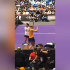 Sharapova baila el "un pasito pa'lante María" con mucho flow