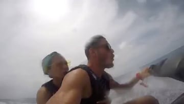 Sa¨²l se lo pasa pipa: est¨¢ hecho todo un piloto sobre las olas