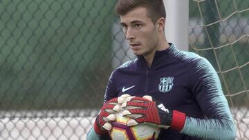 Iñaki Peña, durante un entrenamiento con el Barça.