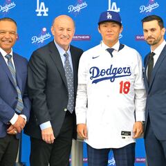 Yoshinobu Yamamoto es presentado oficialmente con Los Angeles Dodgers para MLB 2024