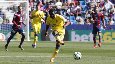 Nigeria midfielder Etebo seals €7.2million Stoke City switch