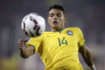 CA192. SANTIAGO DE CHILE (CHILE), 21/06/2015.- El defensa brasileño Thiago Silva durante el partido Brasil-Venezuela, del Grupo C de la Copa América de Chile 2015, en el Estadio Monumental David Arellano de Santiago de Chile, Chile, hoy 21 de junio de 2015. EFE/Fernando Bizerra Jr.