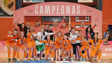 El Burela celebra el t¨ªtulo.