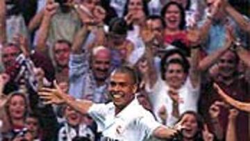 <b>EL PÚBLICO ENTREGADO.</B> La pasión se desató cuando Ronaldo logró su primer gol nada más salir al campo.