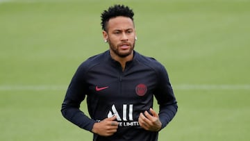 Real Madrid in contact with Neymar daily