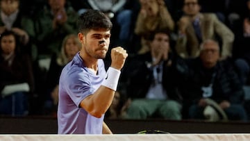 ROME (Italy), 11/05/2025.- Carlos Alcaraz of Spain in action against Laslo Djere of Serbia during their mens singles third round match at the Italian Open tennis tournament in Rome, Italy, 11 May 2025. (Tenis, Italia, España, Roma) EFE/EPA/FABIO FRUSTACI