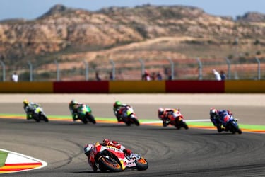 Márquez surges into title lead with Aragón win