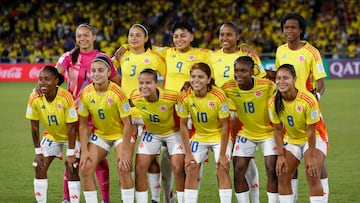 AMDEP6940. CALI (COLOMBIA), 11/09/2024.- Jugadoras de Colombia posan este miércoles, en un partido de los octavos de final de la Copa Mundial Femenina sub-20 entre las selecciones de Colombia y Corea del Sur en el estadio Pascual Guerrero en Cali (Colombia). EFE/ Ernesto Guzmán Jr.