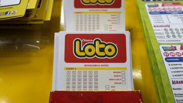 Santiago, 5 de febrero 2019
Capitalinos llegan hasta las agencias de juegos de azar, para apostar en el juego Loto que tiene un monto acumulado.
Javier Torres/Aton Chile