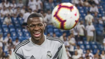 Vinicius, calentando ante el Getafe.