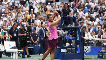 NEW YORK, NEW YORK - SEPTEMBER 05: Carlos Alcaraz of Spain mimicks a golf swing towards Golfer Sergio Garcia who was in the crowd after defeating Novak Djokovic of Serbia during their Men's Semifinal match on Day Thirteen of the 2025 US Open at USTA Billie Jean King National Tennis Center on September 5, 2025 in the Flushing neighborhood of the Queens borough of New York City. Clive Brunskill/Getty Images/AFP (Photo by CLIVE BRUNSKILL / GETTY IMAGES NORTH AMERICA / Getty Images via AFP)