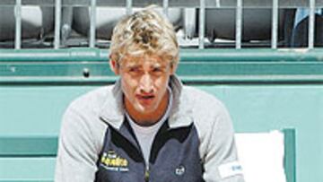 <b>MALA PINTA</b>. Juan Carlos Ferrero se probó ayer en las pistas de París.