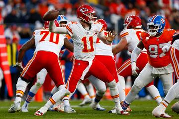 DENVER, COLORADO - JANUARY 05: Carson Wentz #11 of the Kansas City Chiefs throws a pass in the third quarter against the Denver Broncos at Empower Field At Mile High on January 05, 2025 in Denver, Colorado.   Justin Edmonds/Getty Images/AFP (Photo by Justin Edmonds / GETTY IMAGES NORTH AMERICA / Getty Images via AFP)