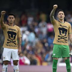 Pumas lució su playera conmemorativa previo al juego