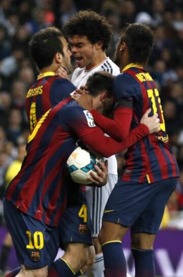 Cesc Fábregas y Pepe.