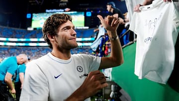 CHARLOTTE, NORTH CAROLINA - JULY 20: Marcos Alonso of Chelsea greets fans after the Pre-Season Friendly match between Chelsea FC and Charlotte FC at Bank of America Stadium on July 20, 2022 in Charlotte, North Carolina. Jacob Kupferman/Getty Images/AFP
== FOR NEWSPAPERS, INTERNET, TELCOS & TELEVISION USE ONLY ==