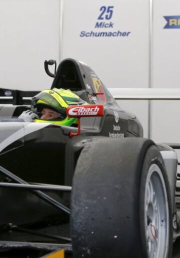 Estreno del alemán Mick Schumacher en la F-4.