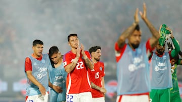 Futbol, Paraguay vs Chile.
Eliminatorias al mundial 2026.
Los jugadores de la seleccion chilena lamentan la derrota durante el partido de las clasificatorias al mundial de la Fifa 2026 contra Paraguay disputado en el estadio Defensores del Chaco en Asuncion, Paraguay.
20/03/2025
Angelo Saavedra/Photosport
Football, Paraguay vs Chile.
2026 Fifa World Cup qualifiers.
Chile’s players reacts after loosing during a 2026 Fifa World Cup qualifier match against Paraguay at the Defensores del Chaco stadium in Asuncion, Paraguay.
20/03/2025
Angelo Saavedra/Photosport