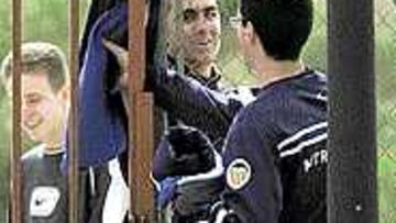 <B>UN ROBO FRUSTRADO</B>. La anécdota del día en Paterna fue el intento de robo de tres sudaderas del equipo en el entrenamiento, aunque al final los empleados las recuperaron.