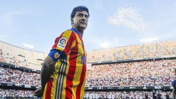 Mario Alberto Kempes, en el partido de Leyendas en Mestalla en el Centenario del club.