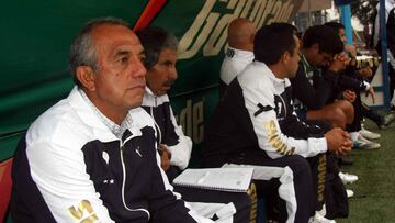 SOCCER/FUTBOL
LIGA DE ASCENSO BICENTENARIO 2010
PUMAS MORELOS VS ALBINEGROS
Action photo of coach Enriqu Lopez Zarza of Pumas Morelos team, during the week game 1 of Liga de Ascenso Bicentenario 2010./Foto de accion de Enrique Lopez Zarza de Pumas Morelos, durante juego de la 1 de la Liga de Ascenso Bicentenario 2010. 09 January 2010. MEXSPORT/ADRIAN MACIAS